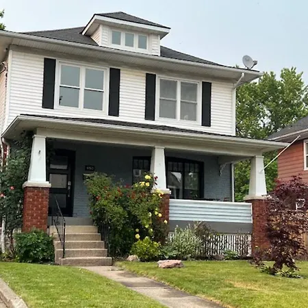 Luxury And Comfy Home- Niagara Getaway